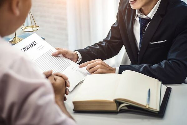 يشرح المحامي بشكل مفصل شروط استخراج تصاريح زواج